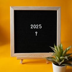 العمل الإضافي في مصر 2025.. ساعات إضافية وأجور وفق قانون العمل الجديد - dostor.org